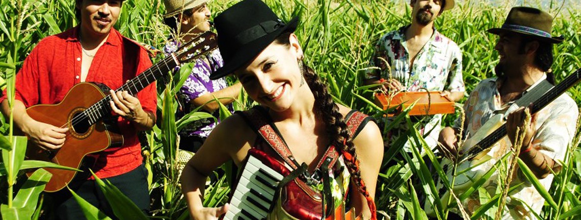 Pascuala Ilabaca & Fauna